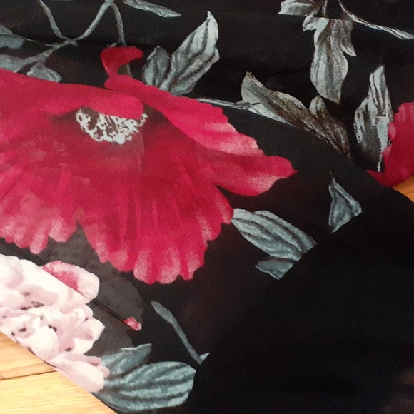 NWOT Black floral Kimono - Picture 2 of 3